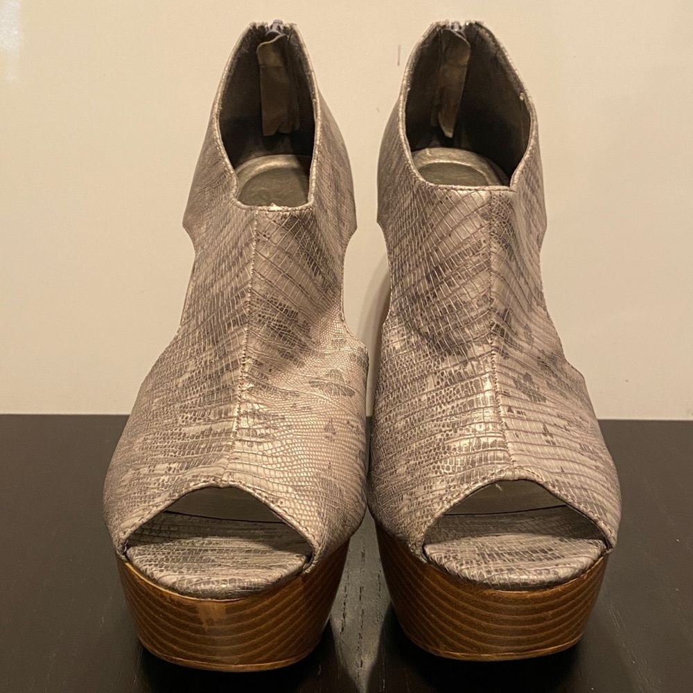 Gomax Silver Snake Print Stacked Modern Platforms - Picture 7 of 12